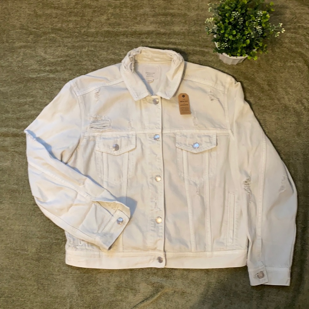 American Eagle super cool distressed denim jacket